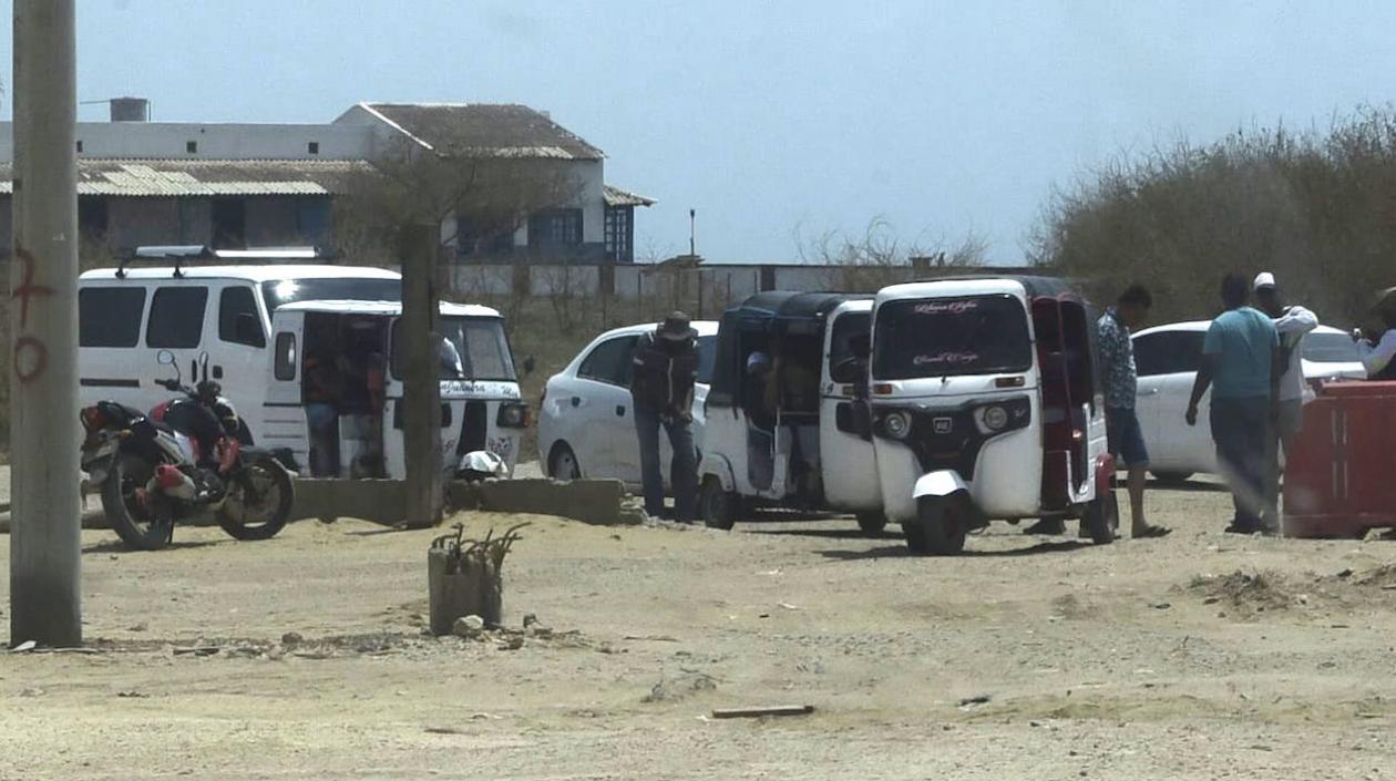 Vehículos represados en el "peaje".