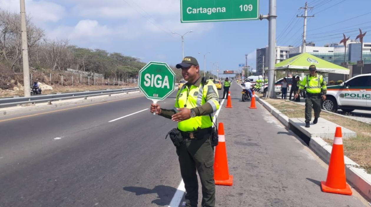 Puesto de control de la Policía en la Vía al Mar durante la operación 'retorno'.