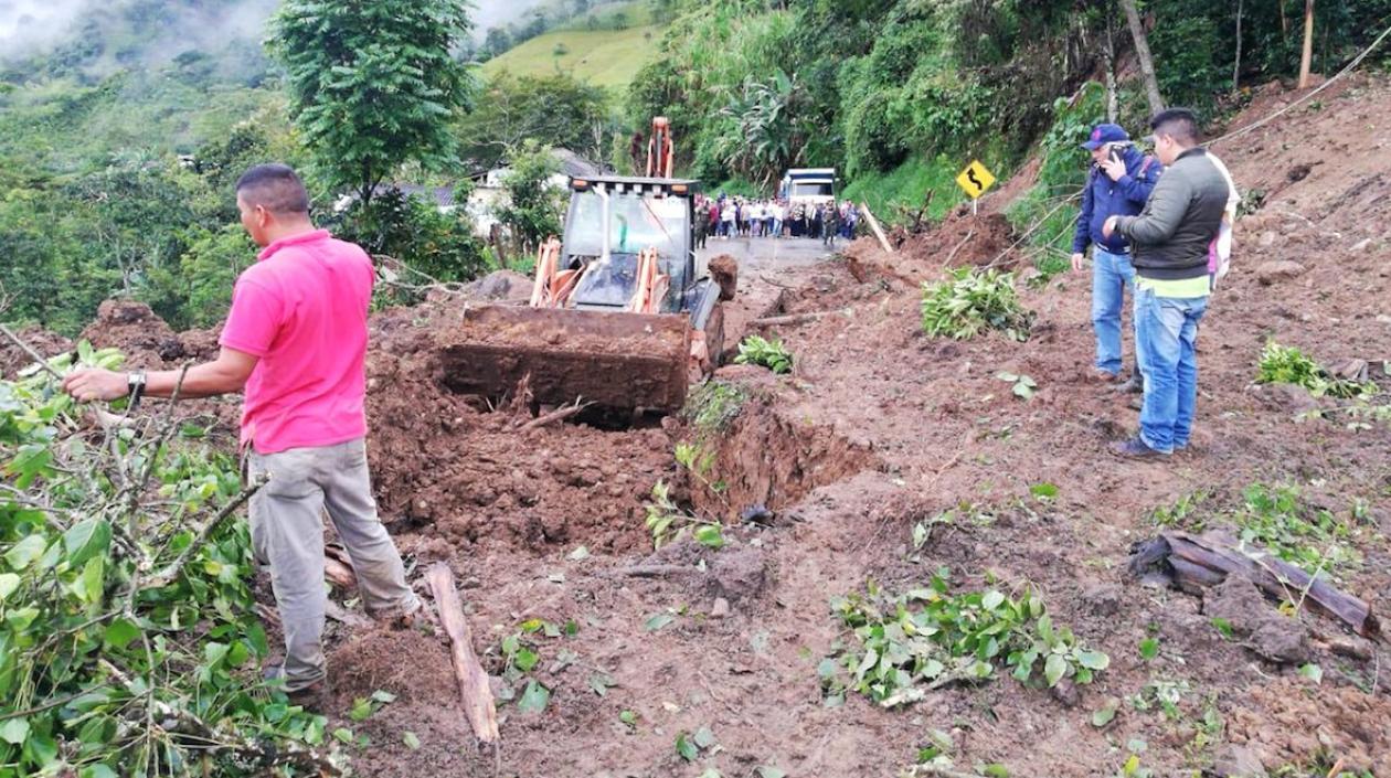 Labores de remoción en el lugar de los hechos.