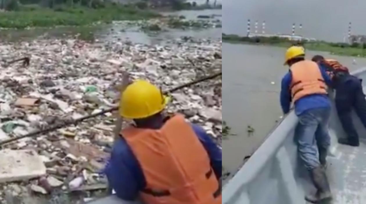 La Triple A con el apoyo de la Armada hace limpia la bocatoma del Acueducto.