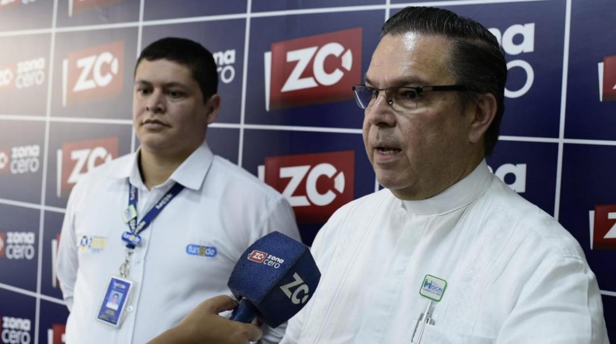 El Padre Giovanny Hernández, Director de Funade.