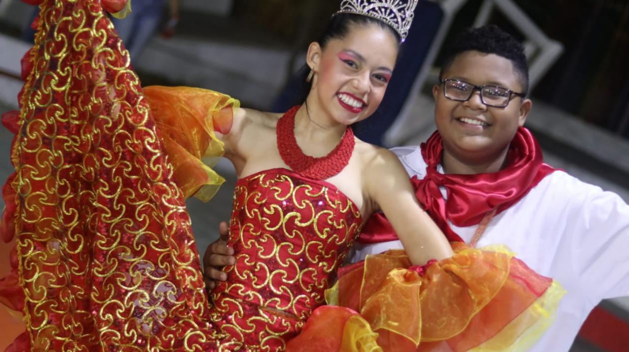 Pareja de cumbiamberos.