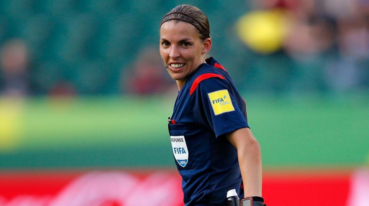 Stéphanie Frappar, árbitro francesa. 