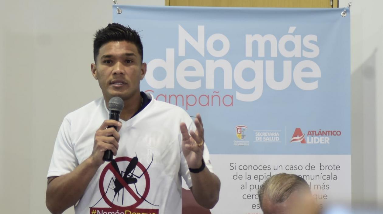 El delantero de Junio, Teófilo Gutiérrez.