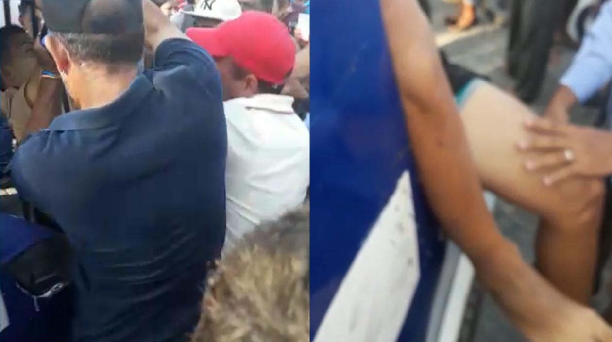 Momento en que es llevado en un motocarro a la clínica.