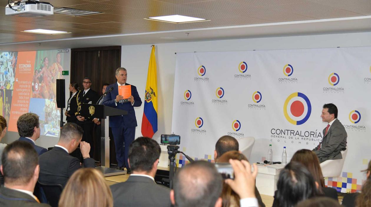 El Presidente Iván Duque y el Contralor General, Carlos Felipe Córdoba.