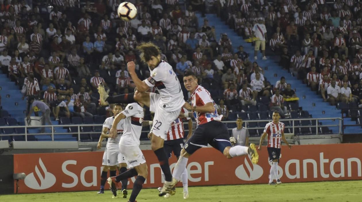 Remate de cabeza de Michael Rangel para abrir el marcador en el Metropolitano.