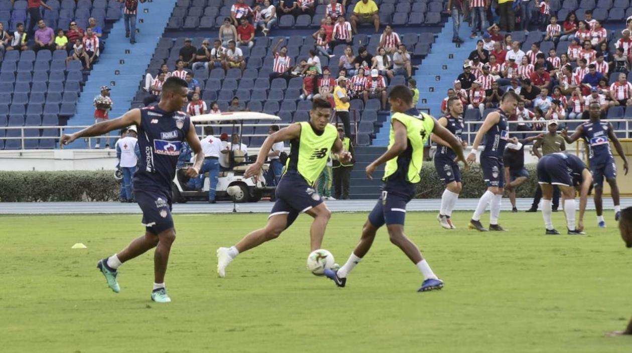 Teófilo Gutiérrez comandaría el ataque de Junior. 