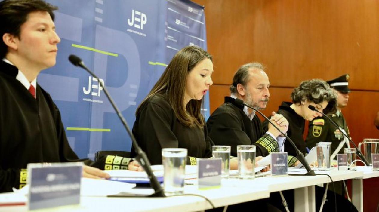 Catalina Díaz Gómez, Magistrada de la Sala de Reconocimiento de Verdad preside esta audiencia.