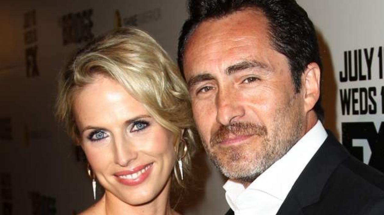 Los actores Stefanie Sherk y Demian Bichir.