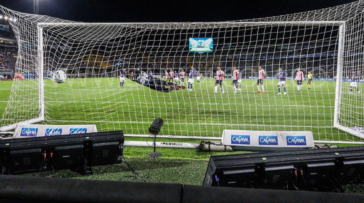 Golazo de tiro libre de Matías De los Santos.