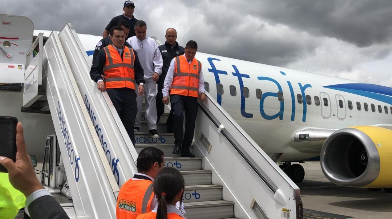 El oficial en retiro Mauricio Santoyo a su llegada a Colombia deportado.