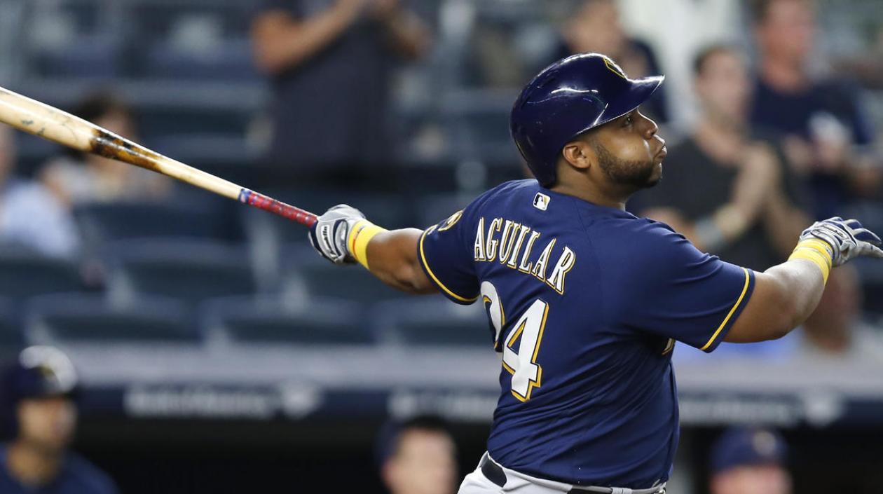 Jesús Aguilar, bateador de los Cerveceros. 