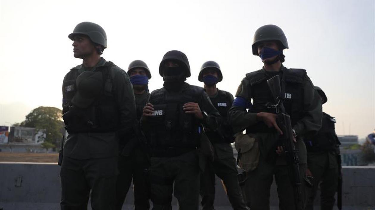 Militares venezolanos sublevados.