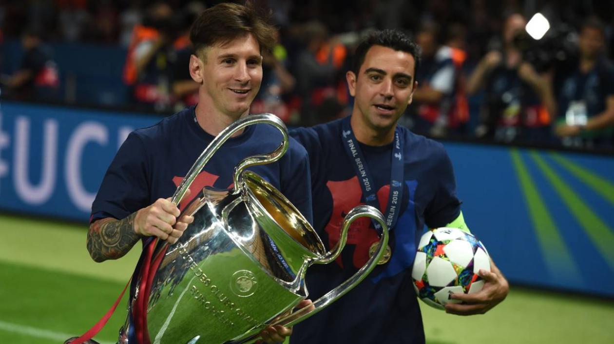 Lionel Messi y Xavi Hernández. 