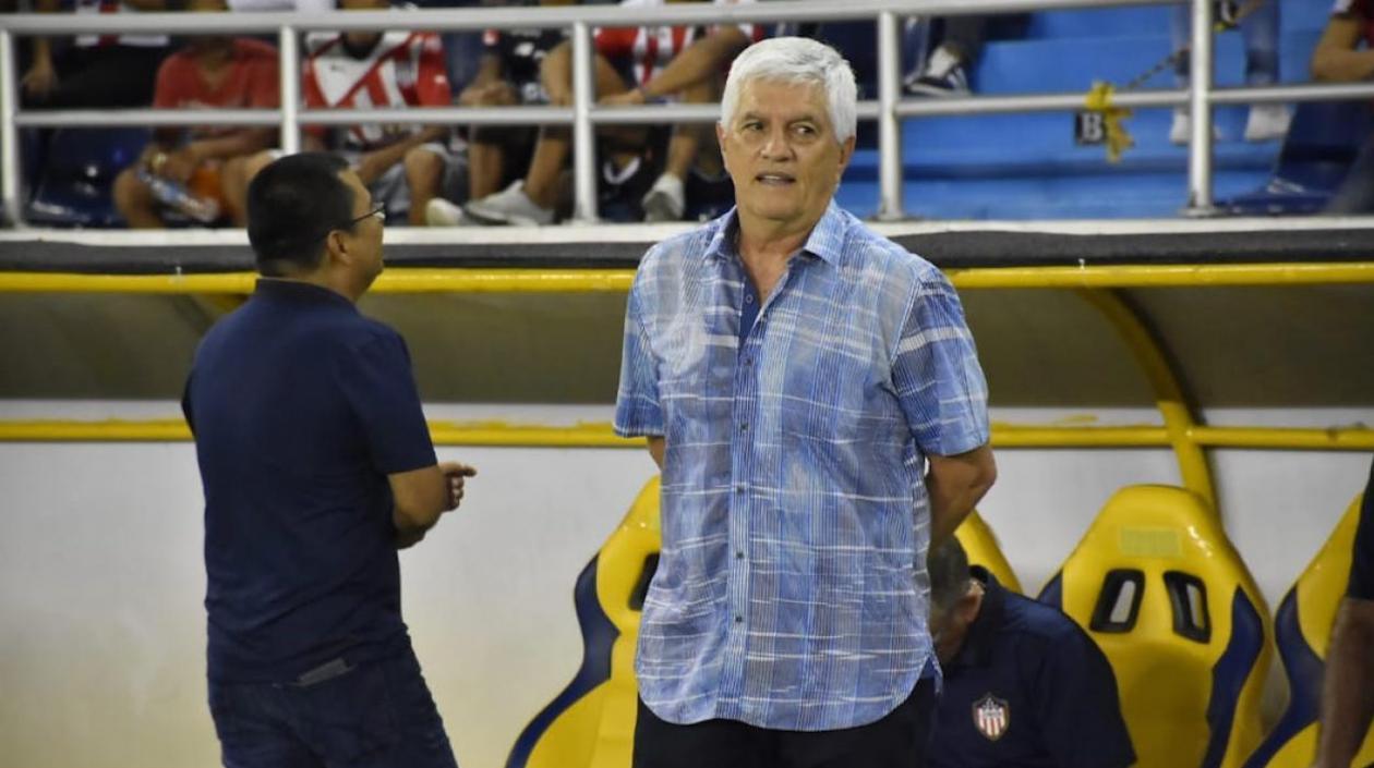 El técnico de Junior, Julio Comesaña.