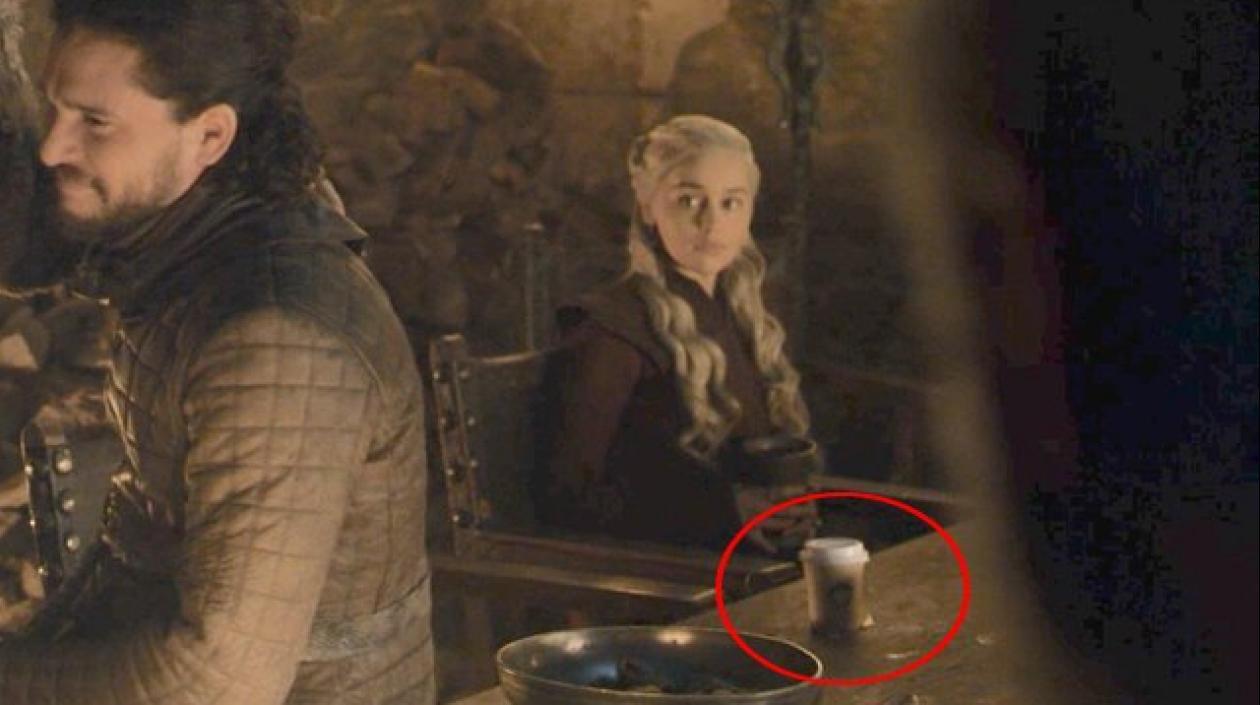 La imagen del vaso en el capítulo de este domingo.