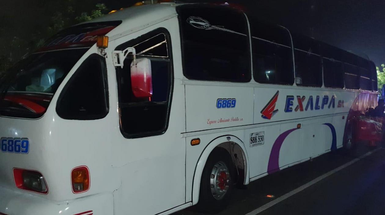 Bus con mercancía de contrabando.