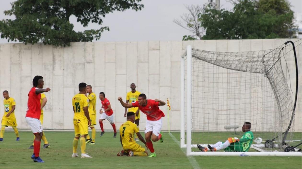 Segundo gol de los locales anotado por Stiwart Acuña.
