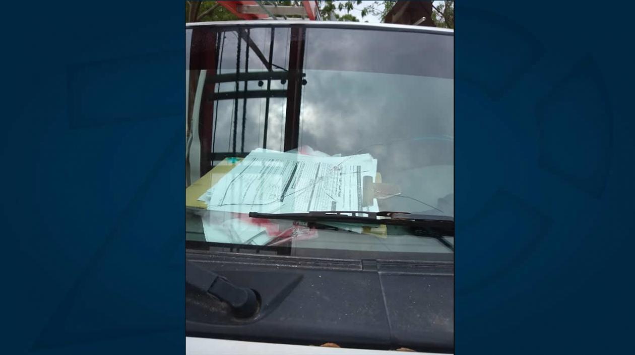 Daño causado en el vehículo de Electricaribe.