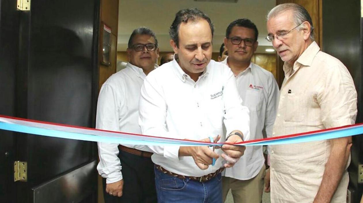 El Superintendente Fabio Aristizábal, durante el acto en el Cari.