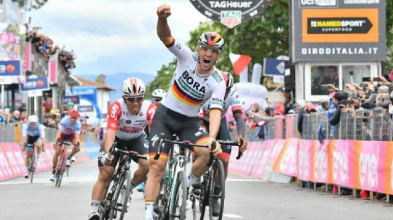  Pascal Ackermann gana en la ciudad de Fucecchio.