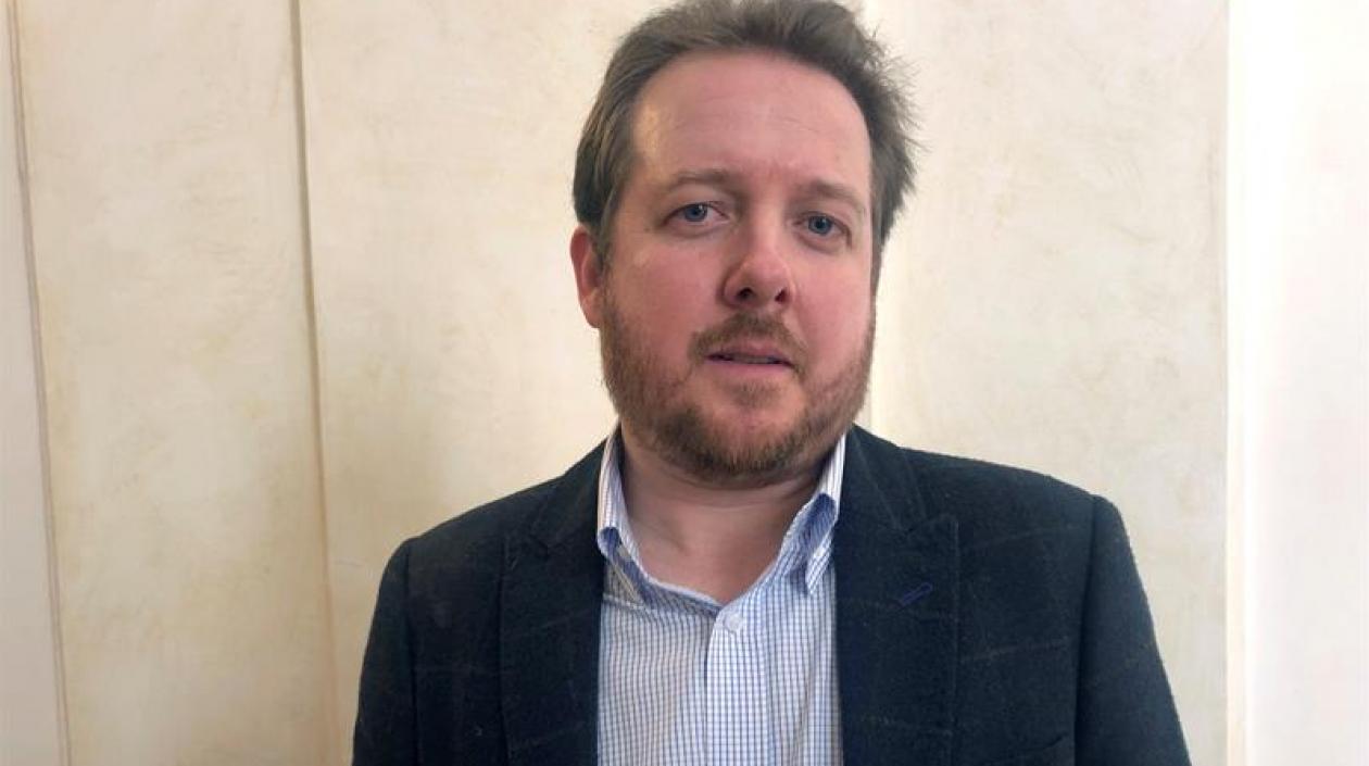 El escritor e historiador colombiano Juan Esteban Constaín, durante una entrevista hoy con EFE,en la que ha declarado que Italia es "el país con más huella" en la trayectoria de Gabriel García Márquez.