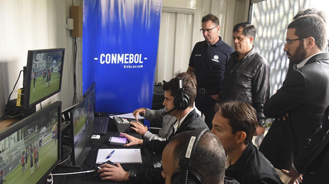 Presidente de Conmebol explicó que no pueden "obligar ni exigir" a las ligas a su implementación.