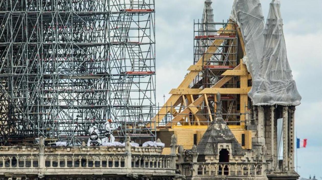 La catedral está reconstrucción. 