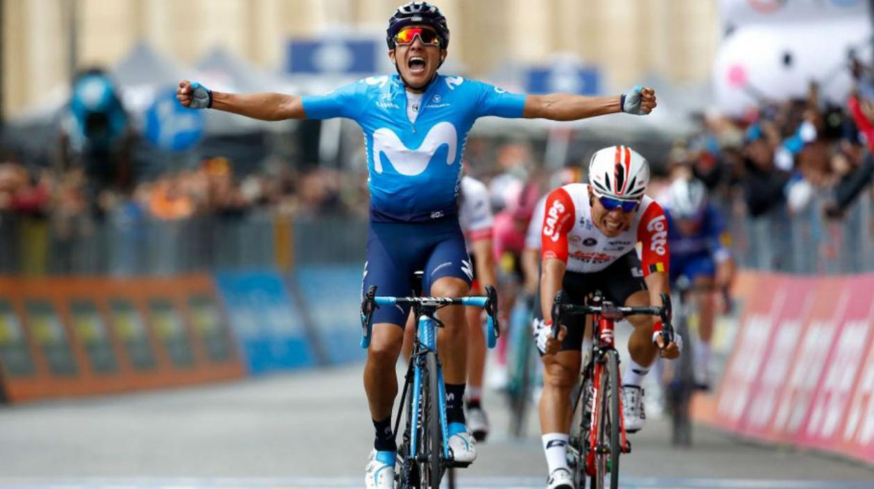 Richard Carapaz se impone ante Caleb Ewan.