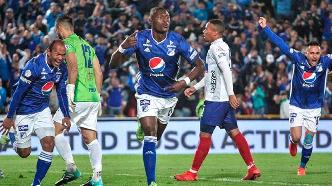 Fabián González Lasso celebrando el gol del triunfo.