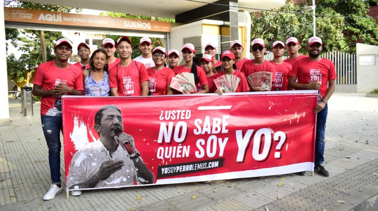 Los jóvenes en plena actividad.