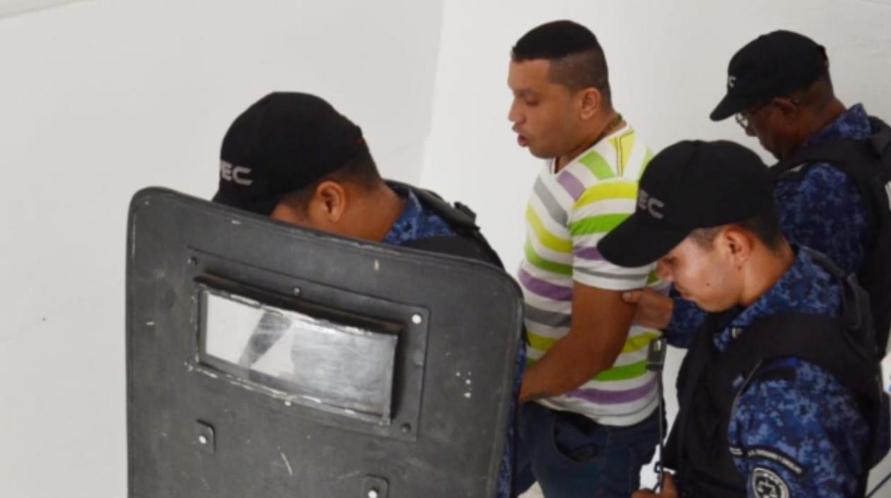 Levinth Rúa Rodríguez al salir de la sala de audiencia. 