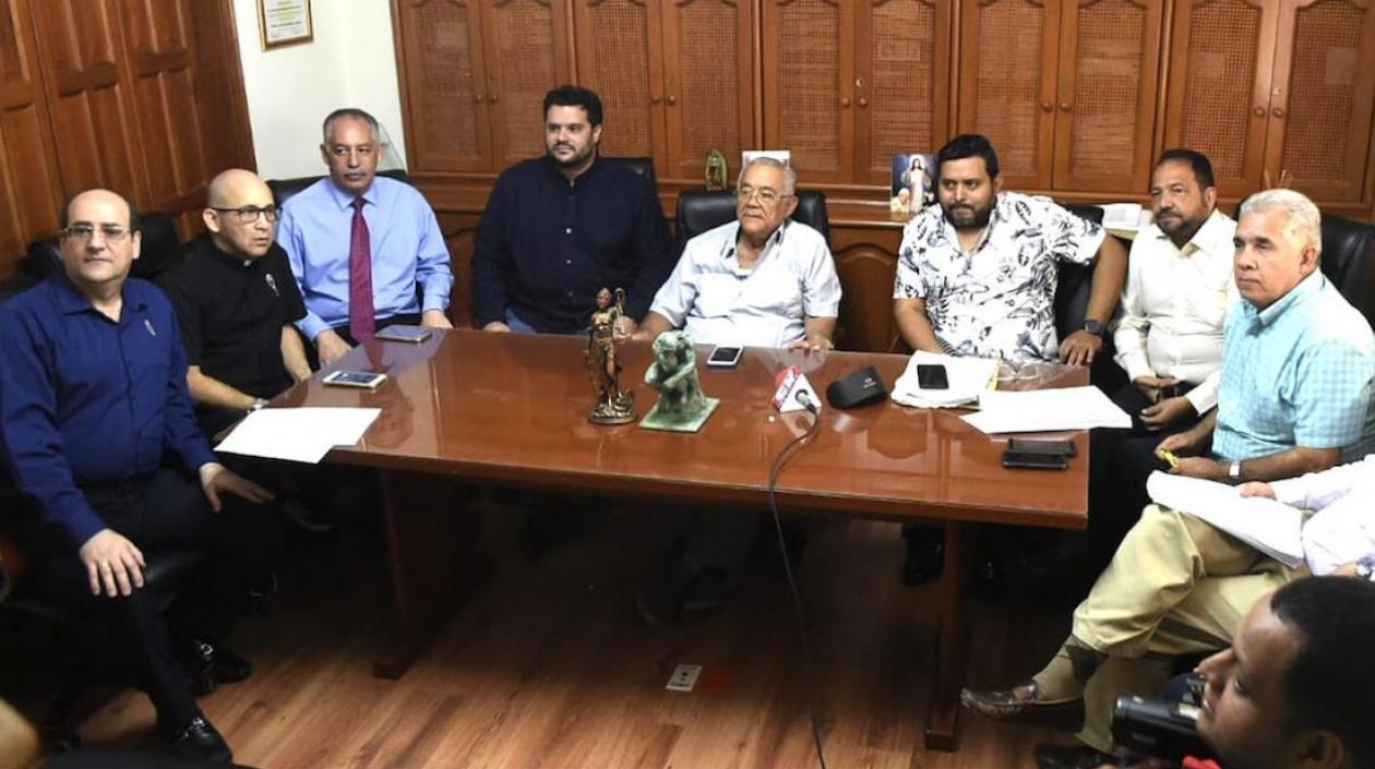 Directivos de Unimetro y apoderados judiciales.