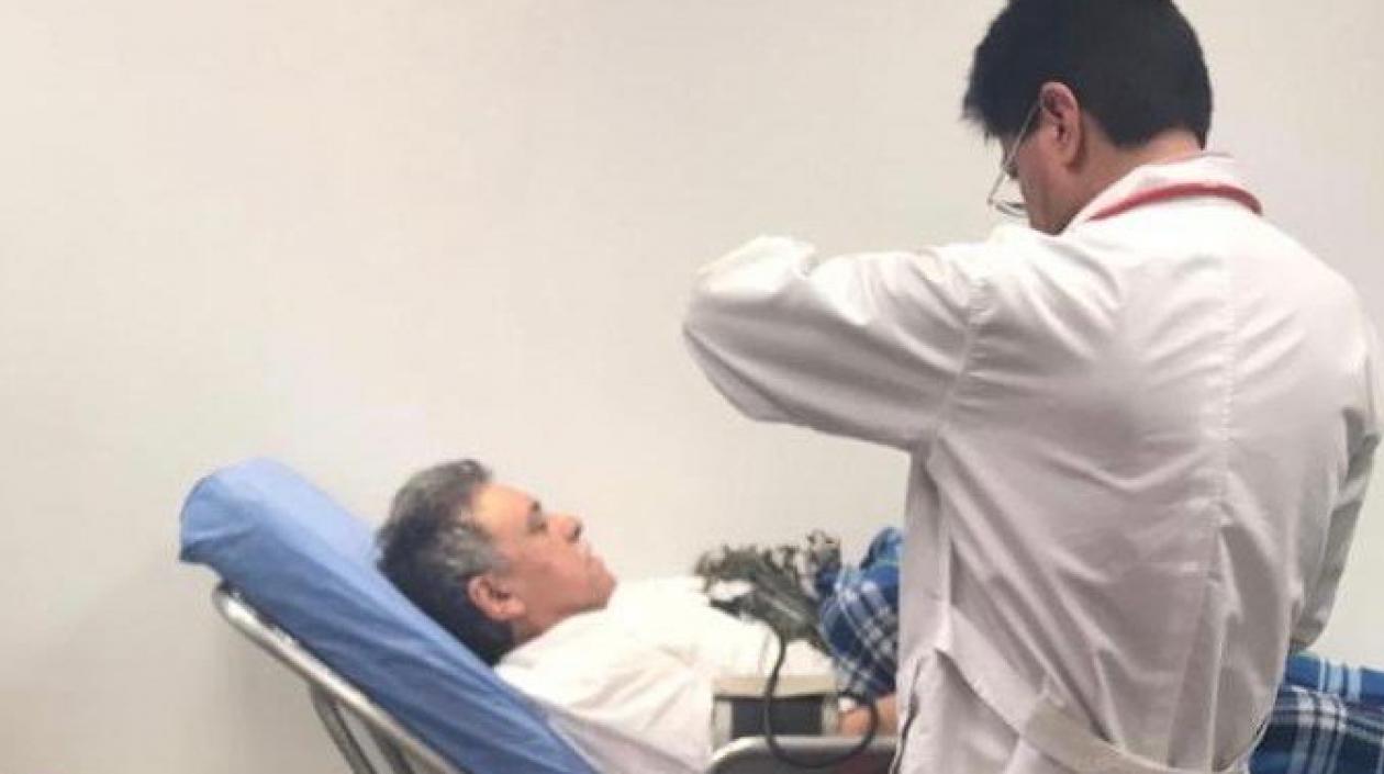 Jesús Santrich cuando era atendido en la Clínica Méderi.