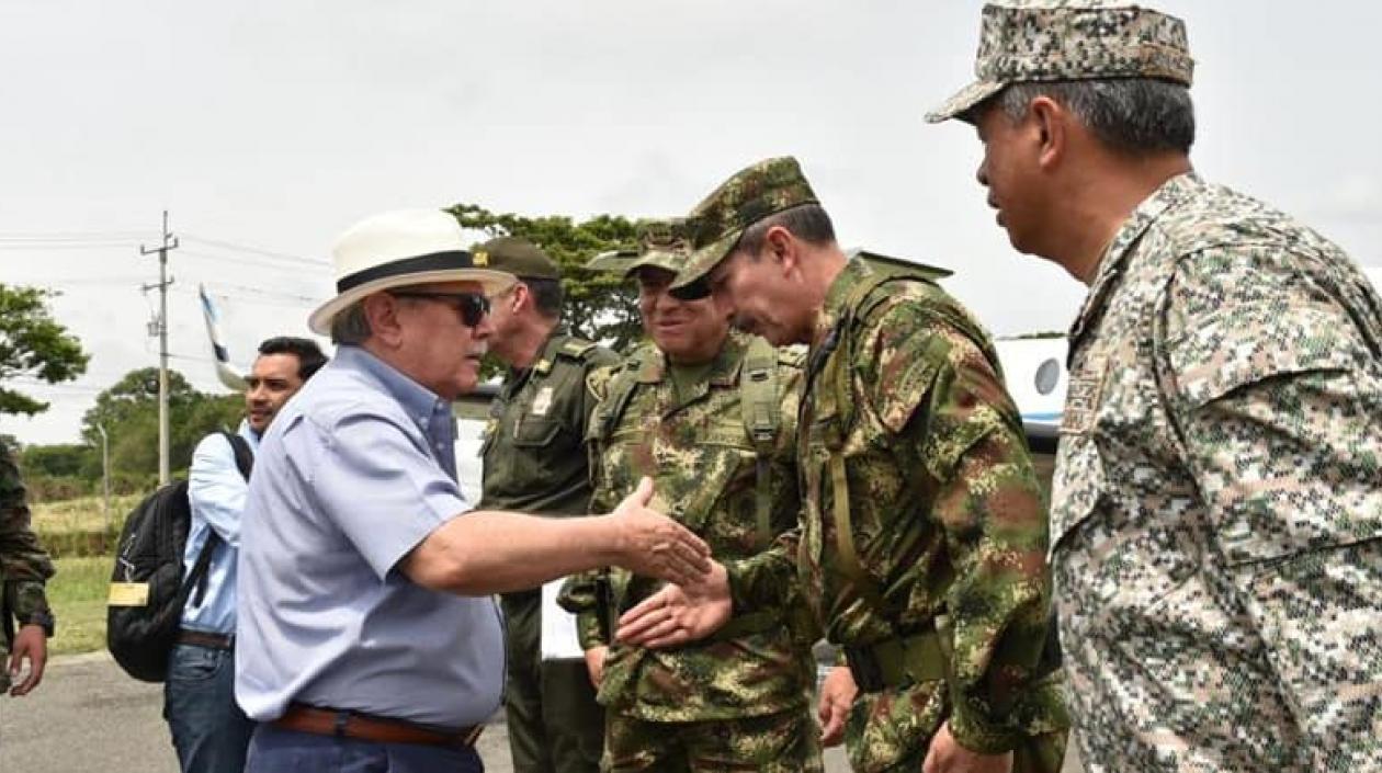 Ministro de Defensa, Guillermo Botero, y el Comandante del Ejército, general Nicacio Martínez.