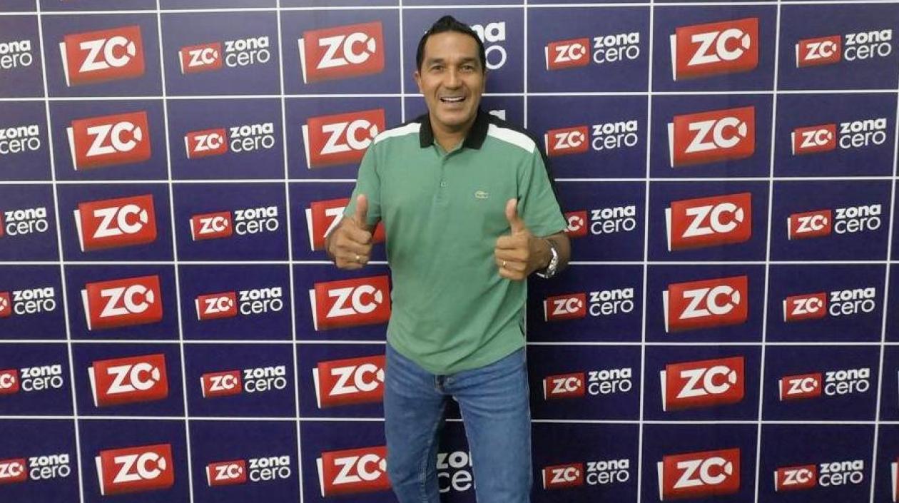 El cantante Checo Acosta.