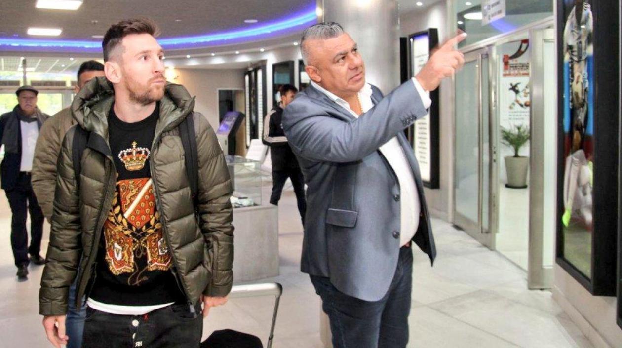 El delantero Lionel Messi y el presidente de AFA, Claudio Tapia.