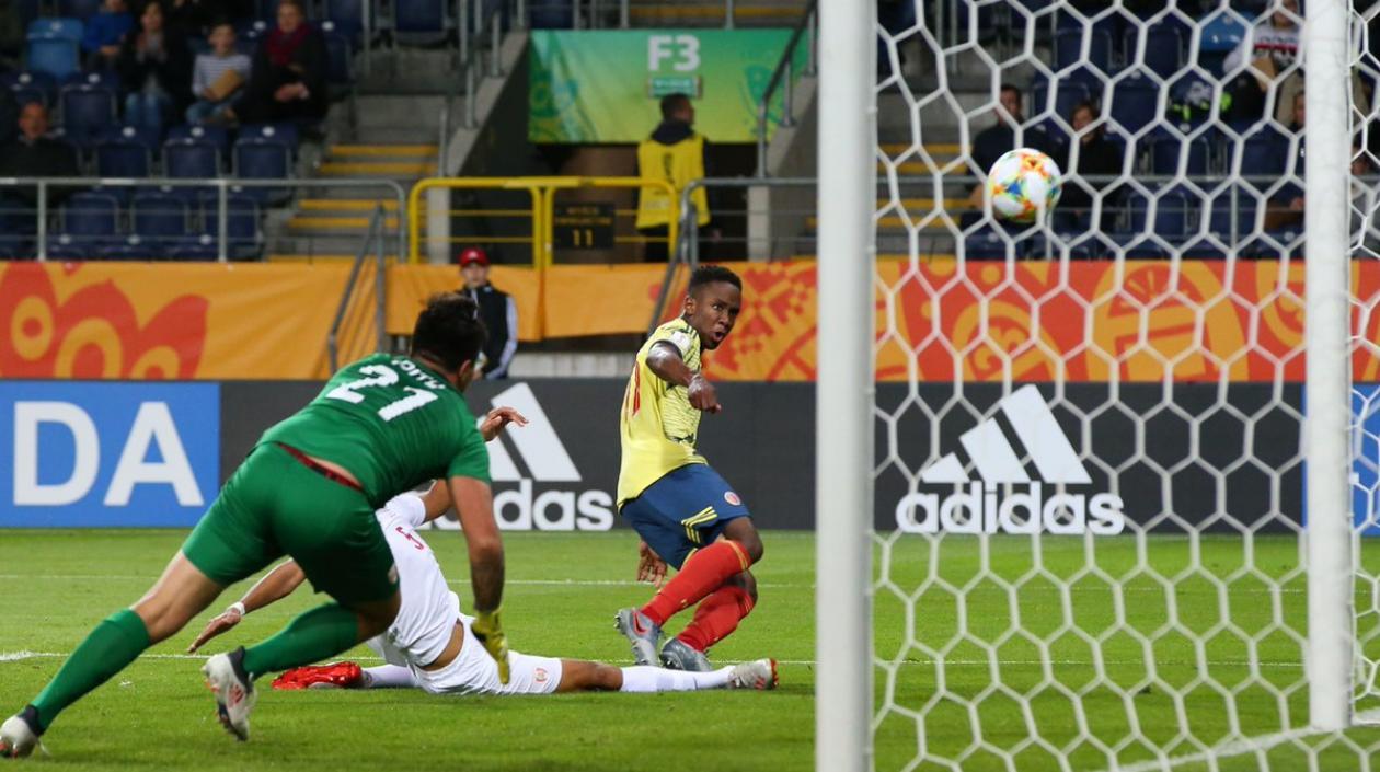 Uno de los goles de Luis Sinisterra.