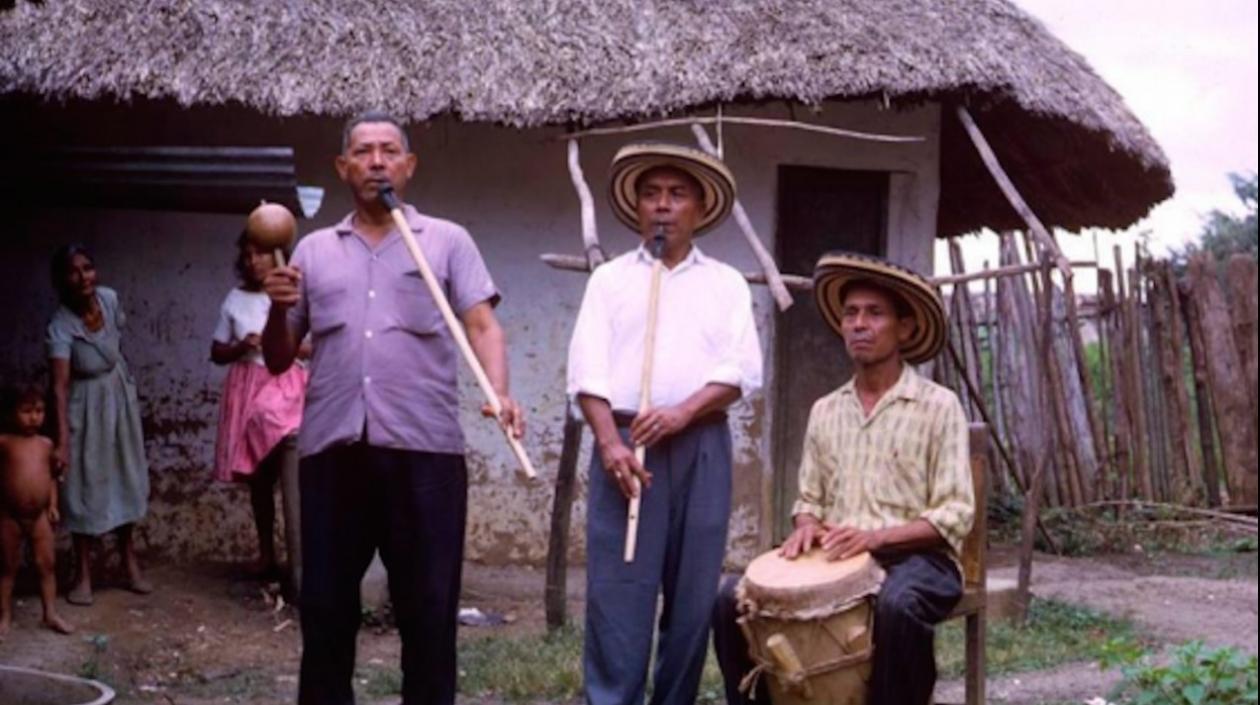 Foto tomada por George List al grupo original de izq. a derecha Toño Férnandez Juan Lara,  José Lara en 1964. Casa de José Lara. 