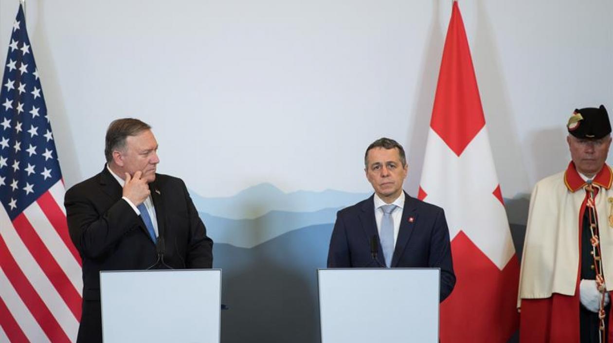 Mike Pompeo en una rueda de prensa junto a su homólogo suizo, Ignazio Cassis. 