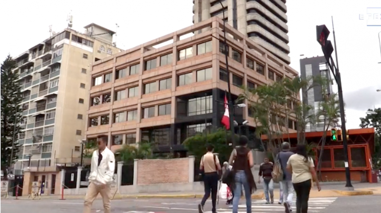 Canadá suspende de forma "temporal" sus operaciones diplomáticas en Venezuela.