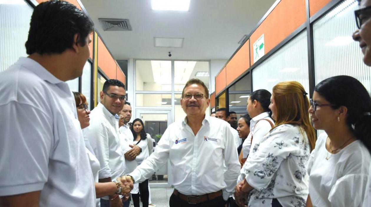 El recibimiento a su llegada a la Universidad del Atlántico.