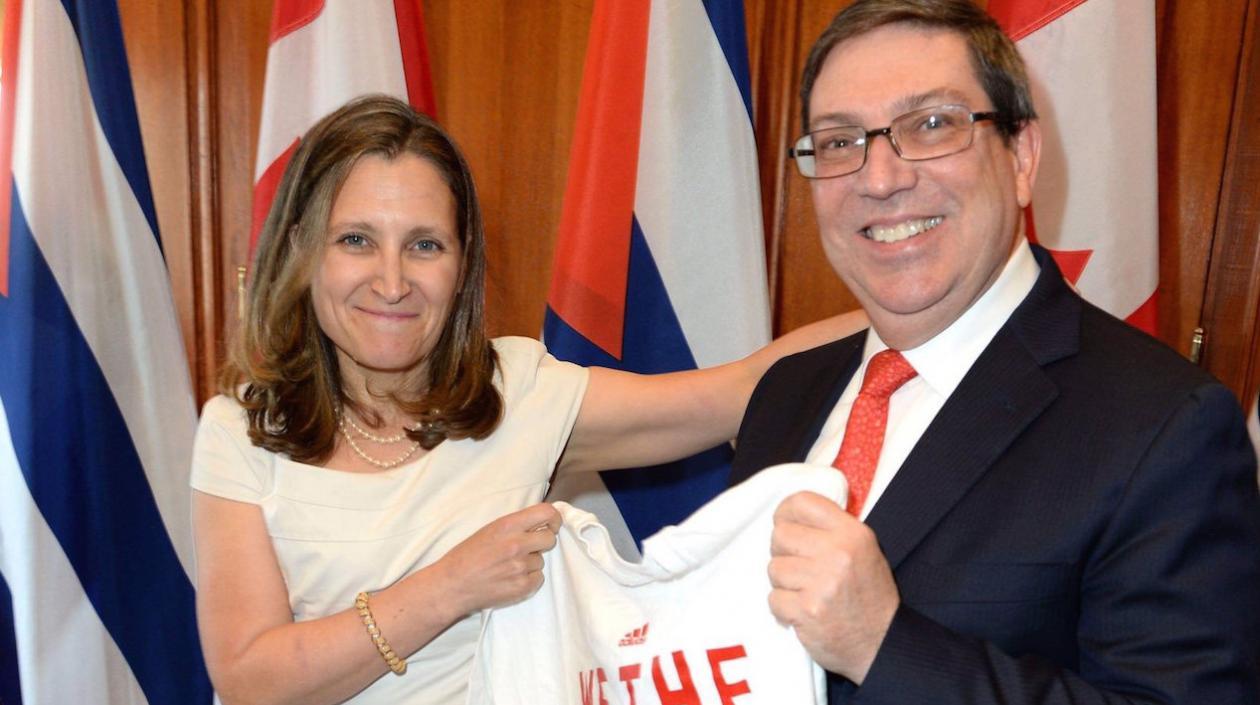 La ministra de Asuntos Exteriores de Canadá, Chrystia Freeland, y el canciller cubano Bruno Rodríguez.
