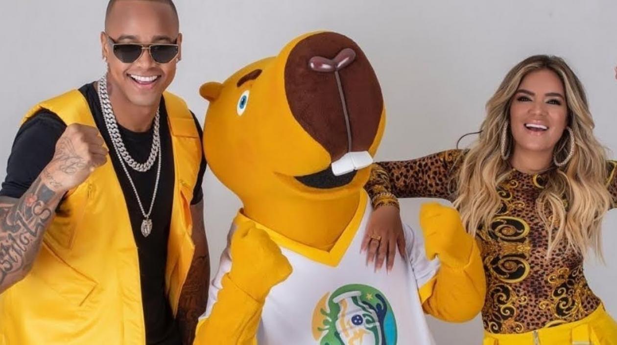 Leo Santana y Karol G.