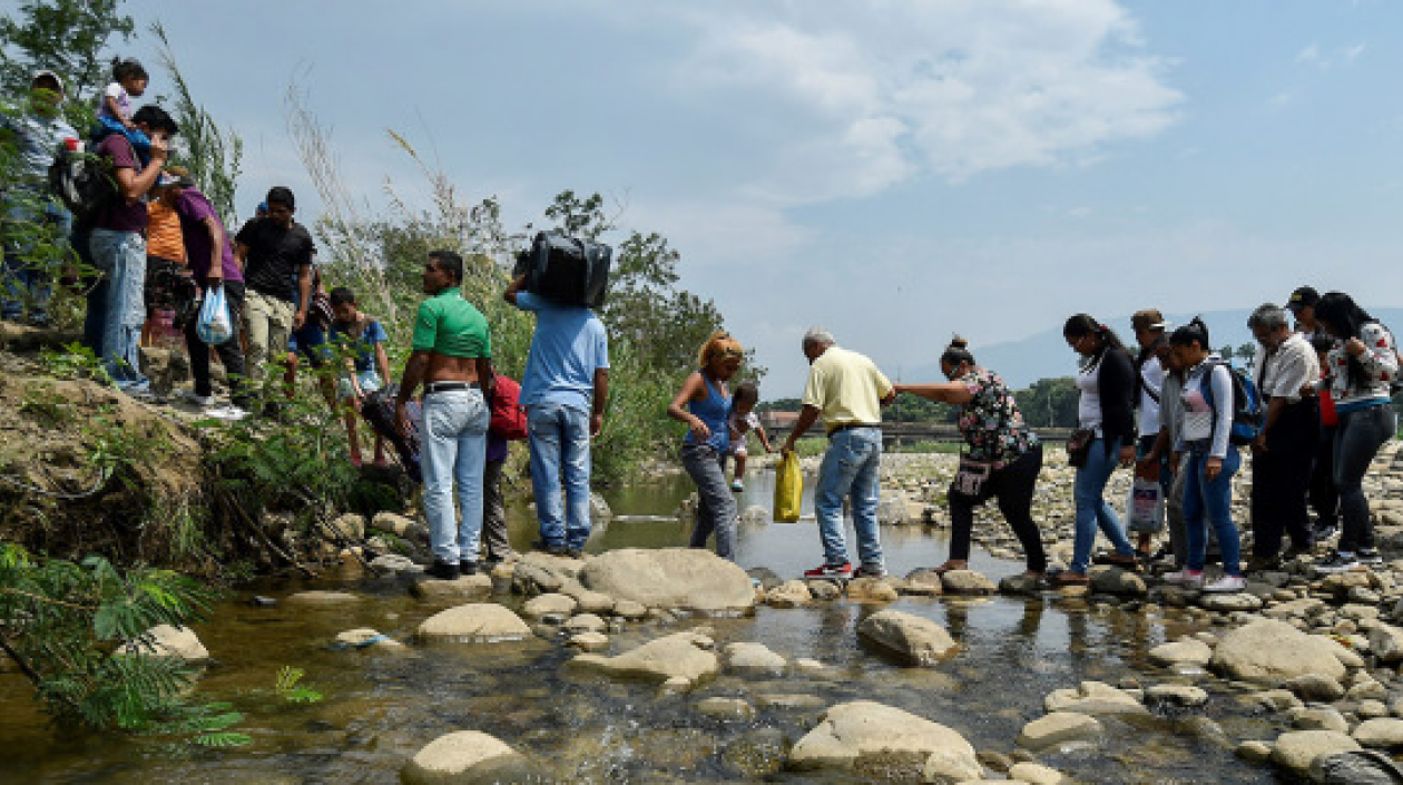 Más de 500 policías hicieron presencia en dos de los principales pasos ilegales que atraviesan el río Táchira.
