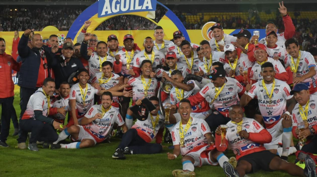 La celebración del equipo en Bogotá.