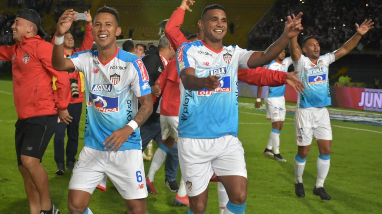 James Sánchez y Luis Narváez.