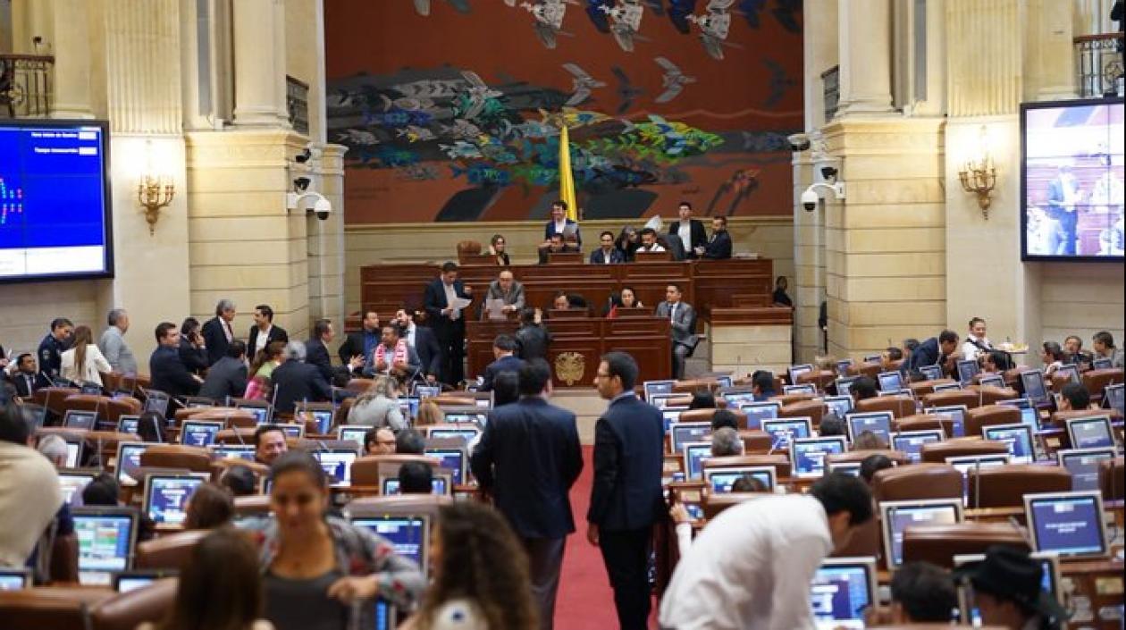 La moción de censura fue negada con 121 votos en contra y 20 a favor .