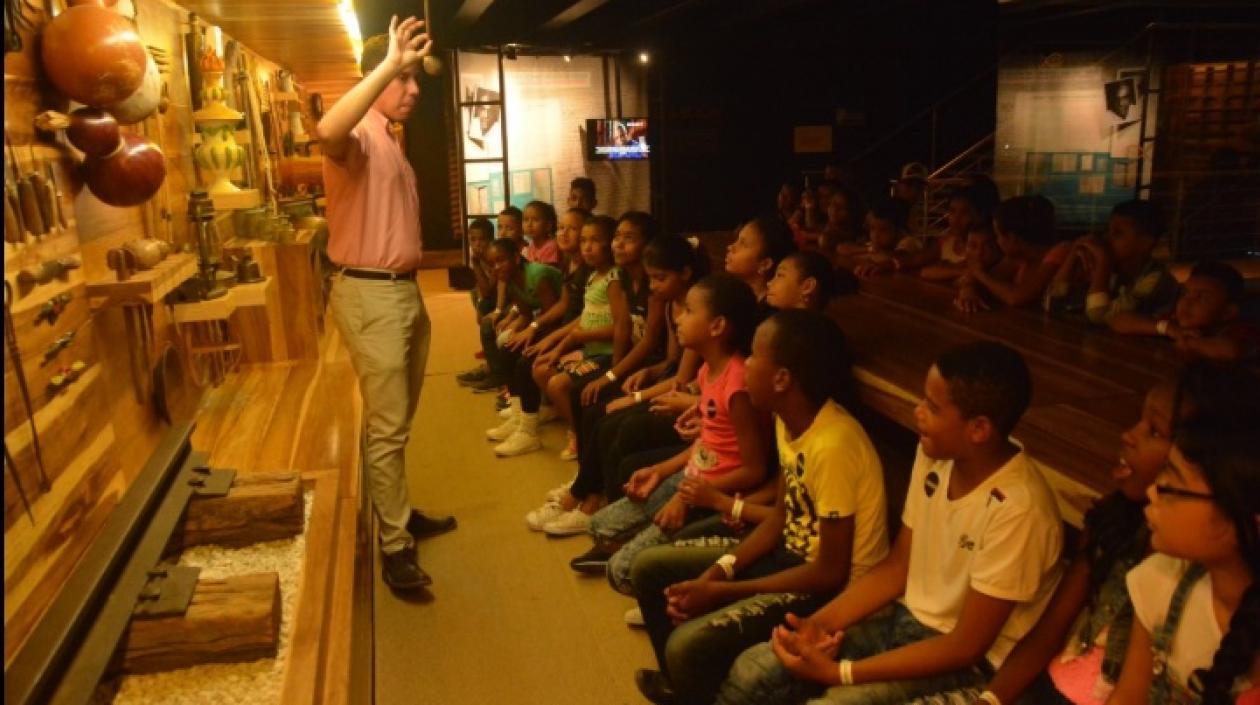 Vacaciones culturales  desde lunes 17 de junio hasta el jueves 4 de julio.